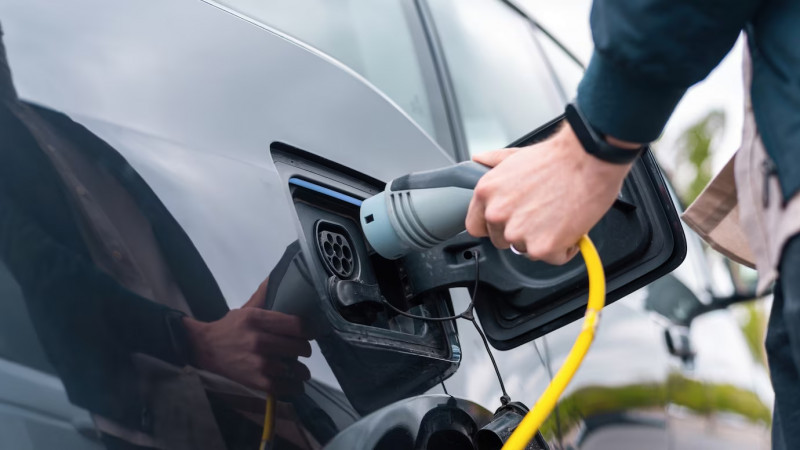Polska elektromobilność przyspiesza, ale brakuje dopłat dla "dostawczaków"